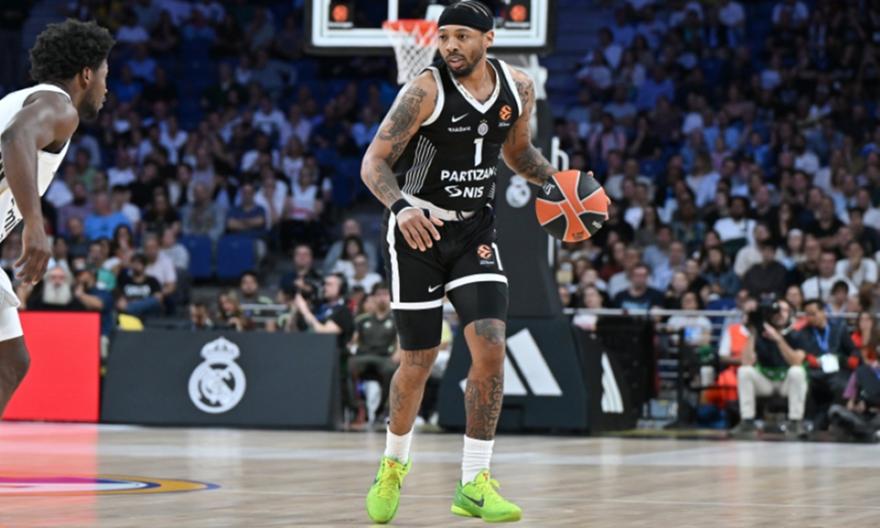 Επιστρέφει στα μέσα Ιανουαρίου ο Καρλίκ Τζόουνς