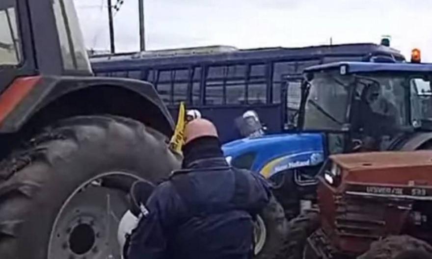 Σε εξέλιξη η πανελλαδική σύσκεψη των αγροτών στη Νίκαια - Αποφασίζουν για μπλόκα και το κάλεσμα Μητσοτάκη