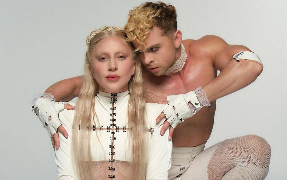 Σοκ για τη Lady Gaga στην Αυστραλία όταν χορευτής της έπεσε από τη σκηνή