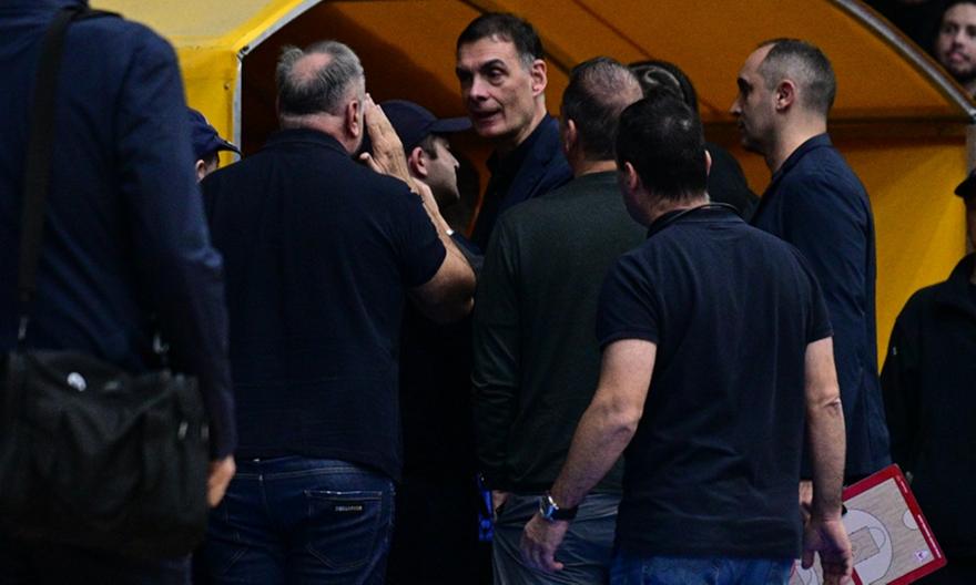 Επεισόδιο με Μπαρτζώκα στο Περιστέρι: Κάποιος τον έβρισε και ο Έλληνας τεχνικός τού απάντησε!