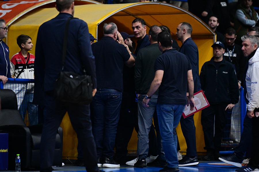 Επεισόδιο με Μπαρτζώκα στο Περιστέρι: Κάποιος τον έβρισε και του απάντησε