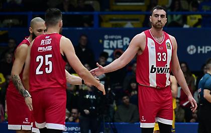 «Δάγκωσε» το Περιστέρι ο Ολυμπιακός στο τρίτο δεκάλεπτο με εντυπωσιακό επί μέρους 32-9!