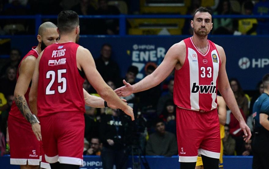 «Δάγκωσε» το Περιστέρι ο Ολυμπιακός στο τρίτο δεκάλεπτο με εντυπωσιακό επί μέρους 32-9!