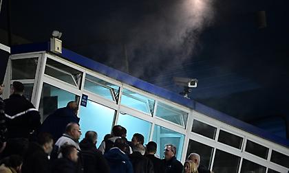 Καπνοί σε μπουθ κατά τη διάρκεια του Ατρόμητος-ΠΑΟΚ - Πρόβλημα με τον φωτισμό