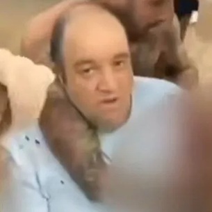 Τρομοκρατική επίθεση στο Σίδνεϊ: Η στιγμή που άνδρας αφοπλίζει τον έναν δράστη