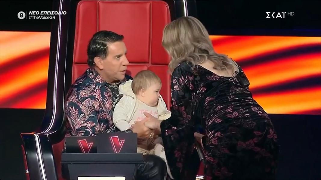 The Voice: Τι κι αν δεν την πέρασε στα lives ο Μαζωνάκης; Θα... συγγενέψουν με κουμπαριά
