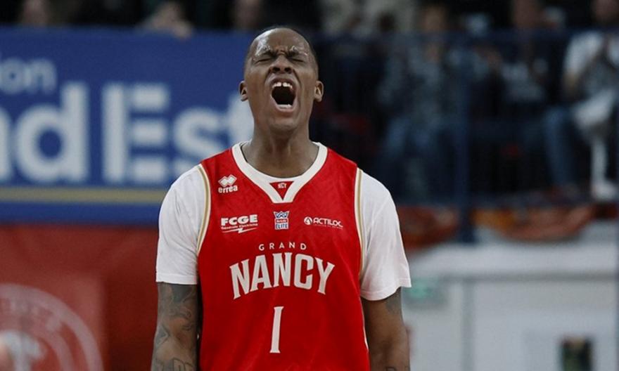 Σόκαρε την Παρί η Νανσί με μυθική εμφάνιση πρώην παίκτη του Άρη!