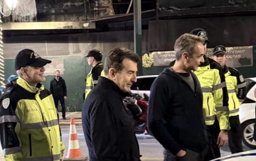 Μητσοτάκης – Χρυσοχοΐδης επισκέφθηκαν μπλόκο της Τροχαίας για αλκοτέστ