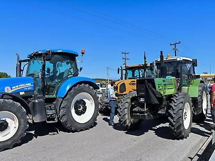 Ανυποχώρητοι στα μπλόκα οι αγρότες - Προειδοποιούν με περαιτέρω κλιμάκωση των κινητοποιήσεων