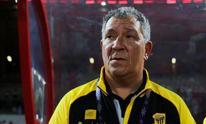 Με Τεν Κάτε στον πάγκο το Σουρινάμ στο μπαράζ για το Μουντιάλ