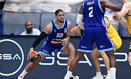 Xέσον: «Είναι υπέροχα στη Μύκονο-Προσπαθώ να λειτουργώ ως ηγέτης»