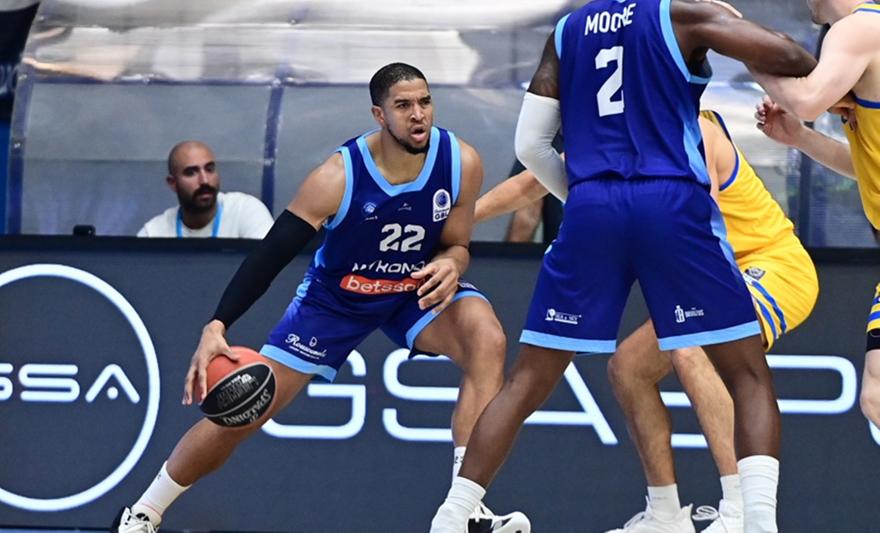 Xέσον: «Είναι υπέροχα στη Μύκονο-Προσπαθώ να λειτουργώ ως ηγέτης»