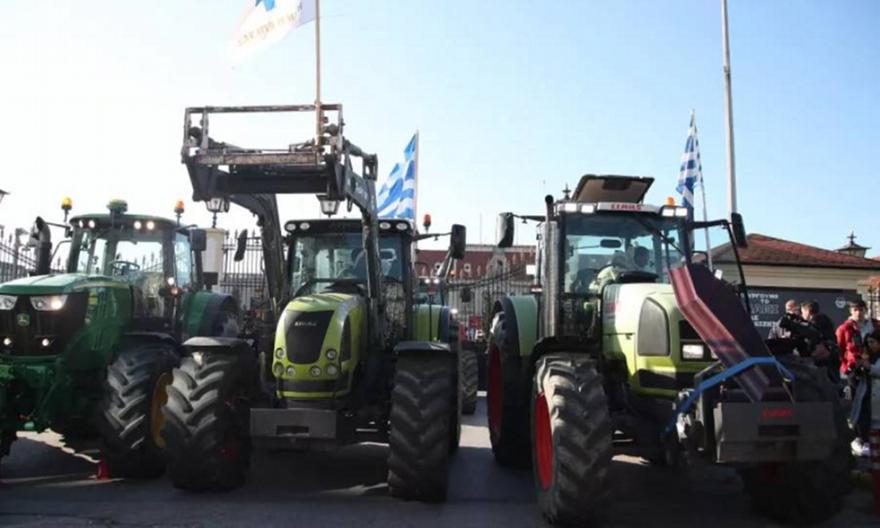 Μπλόκα αγροτών: Ζημιές έως και 45 εκατ. ευρώ την ημέρα στην αγορά