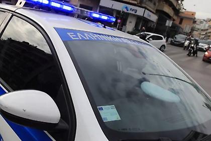 Συναγερμός στην ΕΛΑΣ στα Εξάρχεια: Άνδρας απείλησε τη σύντροφό του με όπλο