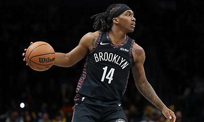 Έφαγαν τρίποντο από... τακουνάκι διαιτητή οι Μπακς