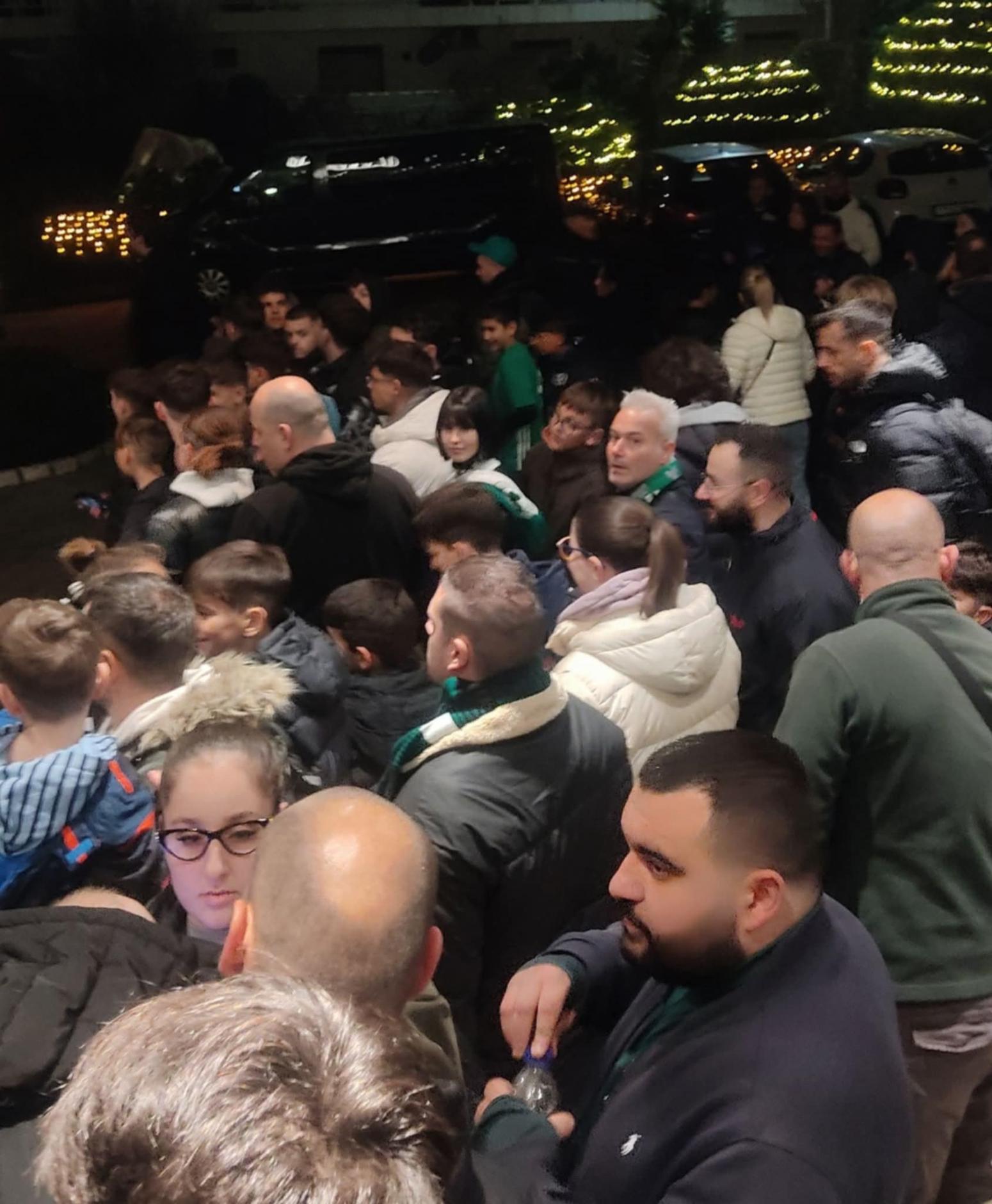 Παναθηναϊκός: Θερμή υποδοχή για Μπενίτεθ και παίκτες στην Καβάλα