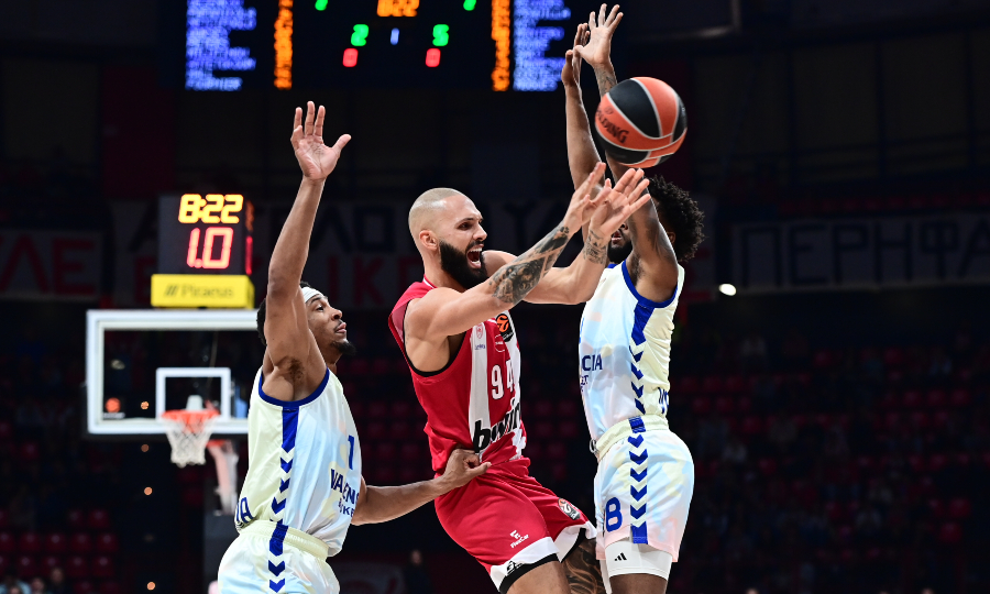 Ολυμπιακός-Βαλένθια 92-99: Κατέρρευσε στην 4η περίοδο και βυθίστηκε στην εσωστρέφεια