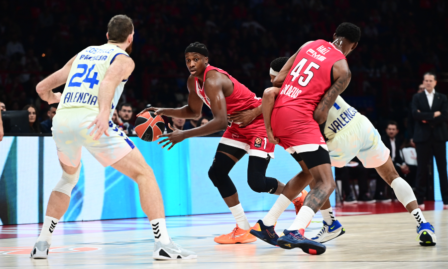 Ολυμπιακός-Βαλένθια 92-99: Κατέρρευσε στην 4η περίοδο και βυθίστηκε στην εσωστρέφεια