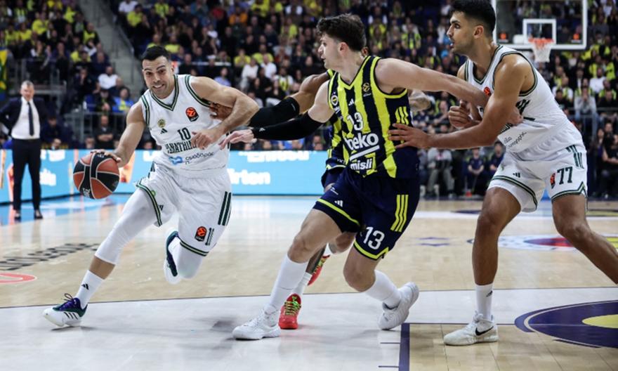 Ανησυχία στον Παναθηναϊκό: Ζήτησε αλλαγή ο Σλούκας στο τέλος λόγω ενοχλήσεων στο γόνατο