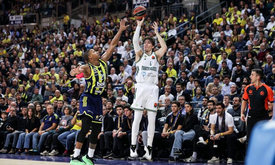 Οπαδοί της Φενέρ πλησίασαν τον διαιτητή στο φινάλε - Παρέμβαση Γιασικεβίτσιους για να ηρεμήσουν τα πνεύματα