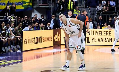 Ανησυχία στον Παναθηναϊκό: Ζήτησε αλλαγή ο Σλούκας στο τέλος λόγω ενοχλήσεων στο γόνατο