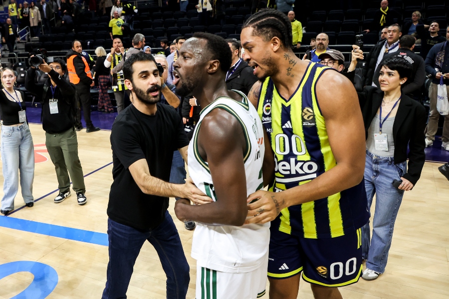 Φενέρ-Παναθηναϊκός: Επεισόδιο ανάμεσα σε Γκραντ και Μπόλντγουιν μετά το φινάλε του ματς