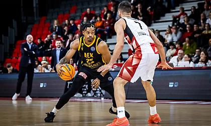 Κατέρρευσε στην τελευταία περίοδο και γνώρισε ήττα χωρίς συνέπειες η ΑΕΚ