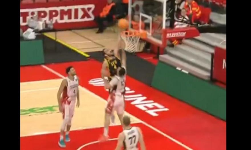 Εντυπωσιακό poster κάρφωμα από τον Κατσίβελη στο Σολνόκι-ΑΕΚ!