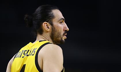 Εντυπωσιακός Κρνιάσκι, «ζάλισε» τον Κατσίβελη και έφτασε στο καλάθι!