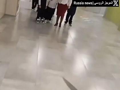 Βίντεο: Η στιγμή που 15χρονος επιτίθεται με μαχαίρι σε σχολείο στη Ρωσία - Νεκρό ένα 10χρονο αγόρι
