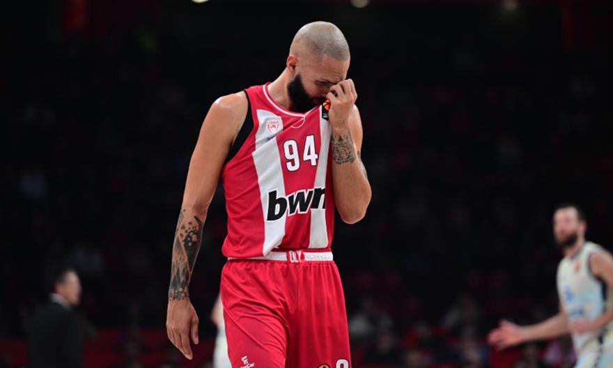 Αυτοκαταστροφικός Ολυμπιακός, κατέρρευσε στην 4η περίοδο και βυθίστηκε στην εσωστρέφεια!