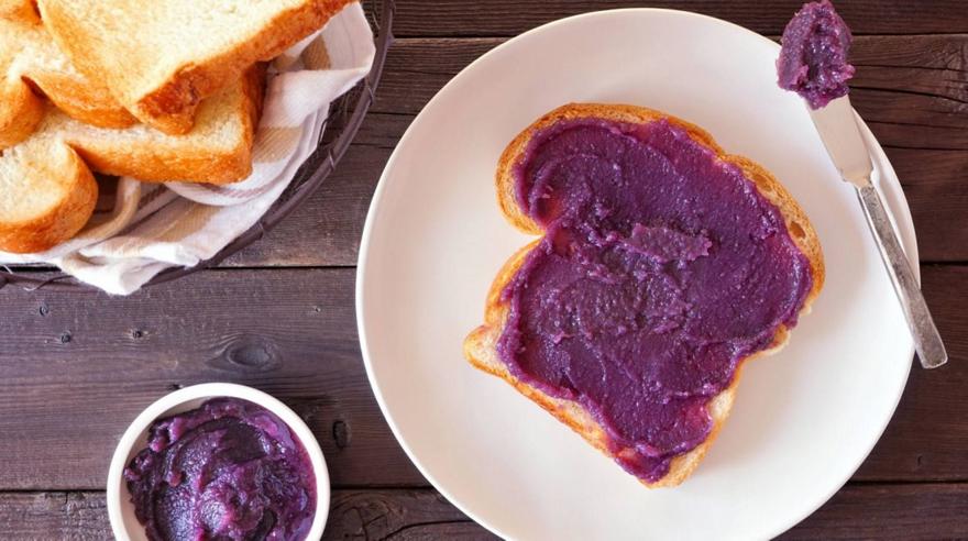 Τι είναι το ube, το λαχανικό με το έντονο μωβ χρώμα που έχει γίνει viral