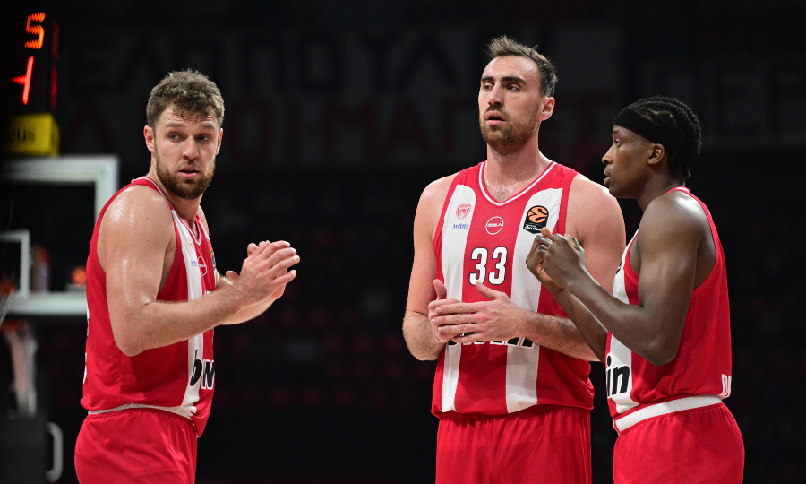 Ολυμπιακός: Τα μπλακ άουτ που έχουν γίνει κακή συνήθεια και η πίεση που μεγαλώνει