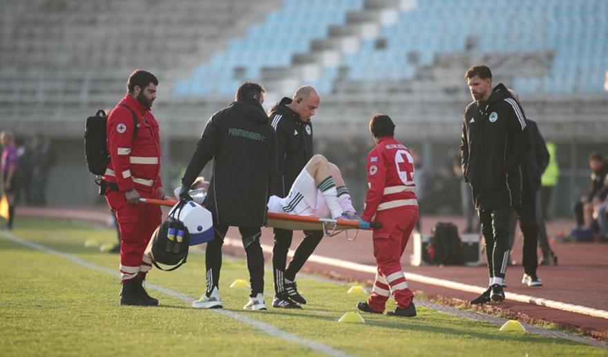 Πρόβλημα του Σφιντέρσκι με τη… σέντρα, έγινε αναγκαστική αλλαγή στο 8’!