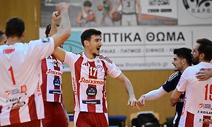 Γλίτωσε το «χαρακίρι», αλλά όχι και την απώλεια στον Φλοίσβο ο Ολυμπιακός