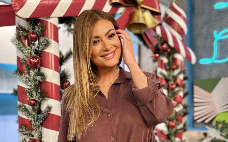 Δέσποινα Καμπούρη: 3 ώρες προσπαθούσε να ανάψει το τζάκι -με λάθος τρόπο- κι άναψε... μόνο του