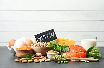 Γιατί ξαφνικά τα ράφια των σούπερ μάρκετ γέμισαν με προϊόντα με έξτρα πρωτεΐνη;