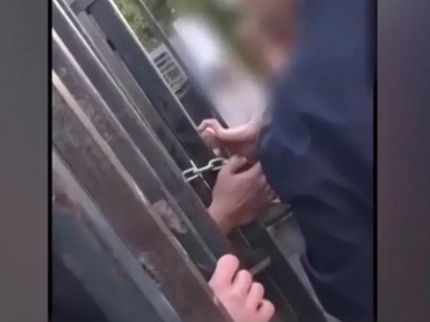 Καθηγητής έπιασε τα δάχτυλα μαθητή με κόφτη σε κατάληψη στο Χαλάνδρι