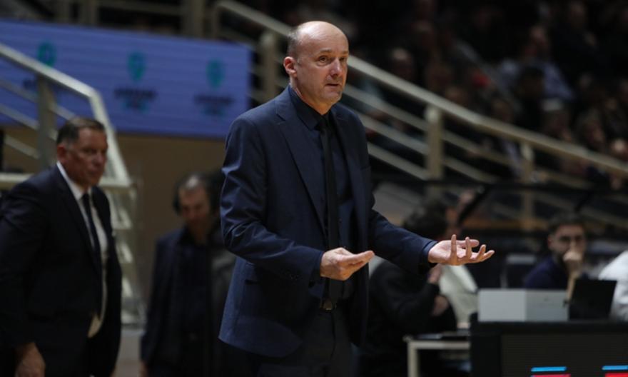 Ζντοβτς: «Σημαντική εκτός έδρας νίκη σε ένα περίεργο και κακό παιχνίδι»