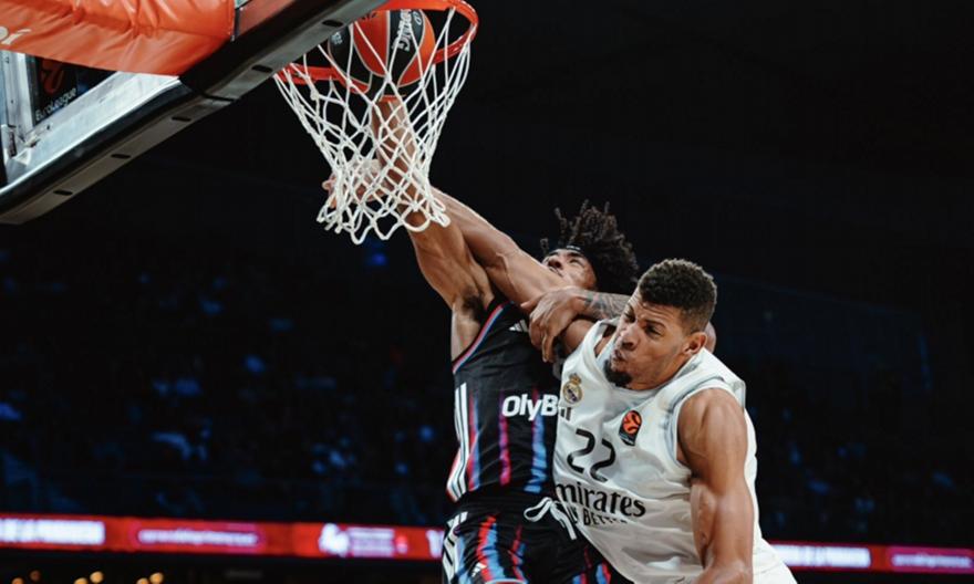 Το κάρφωμα της χρονιάς: Ασύλληπτο poster dunk του Ροντέν στον πρόσωπο του Ταβάρες!