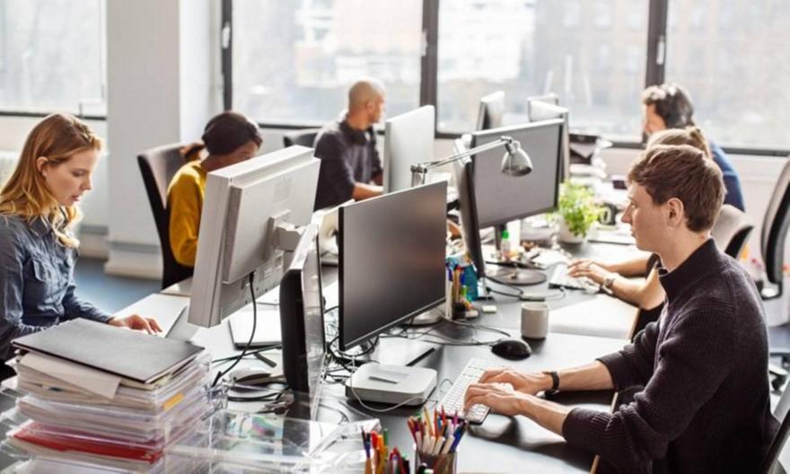 Γιατί οι νέοι της Gen Z δηλώνουν δυστυχισμένοι στην εργασία τους