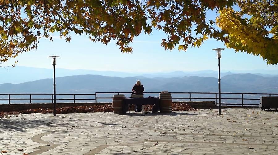 «Όπου Υπάρχει Ελλάδα»: Ταξίδι στο Πήλιο με αυθεντικά ρεπορτάζ, γεύσεις και ανθρώπινες ιστορίες