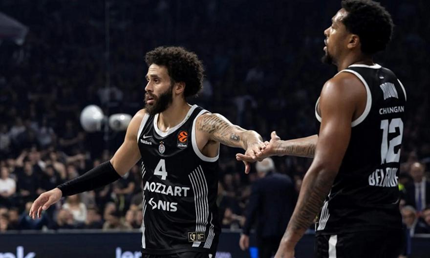 Εξαγριωμένοι οπαδοί της Παρτίζαν πέταγαν αντικείμενα στους παίκτες μετά το ματς με τη Βίρτους!