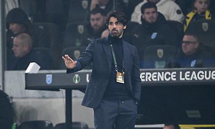 Έξαλλος με τα λεπτά των καθυστερήσεων ο προπονητής της Κραϊόβα: «Το ποδόσφαιρο σήμερα έχασε»