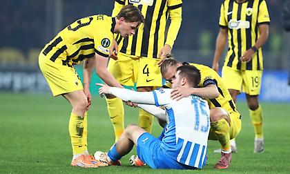 Σπουδαίος Βίντα: Παρηγόρησε τους σοκαρισμένους Ρουμάνους μέσα στο ξέσπασμα χαράς της OPAP Arena!