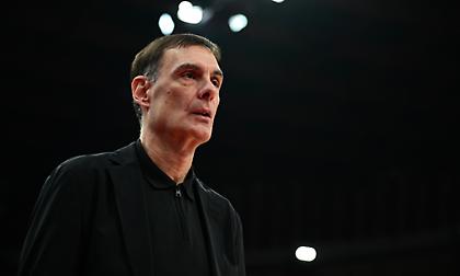 «Ζεστό» χειροκρότημα από τους φίλους του Ολυμπιακού στο ΣΕΦ για τον Μπαρτζώκα