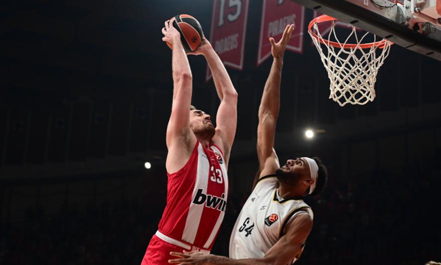 Τρομερό poster κάρφωμα από τον Μιλουτίνοφ στο Ολυμπιακός-Βιλερμπάν!