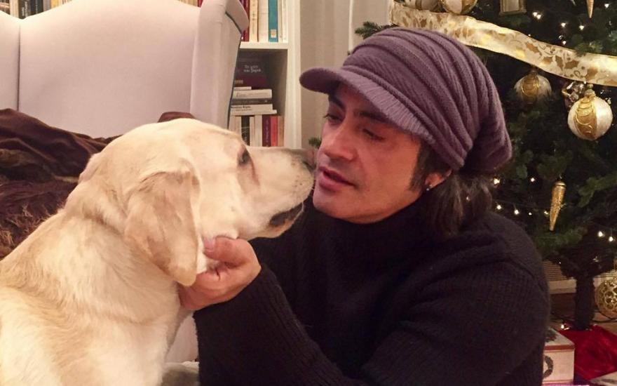 Πώς ο Διονύσης Σχοινάς κατάφερε να κάνει το σκυλί τους να περάσει.... Μαύρα Χριστούγεννα