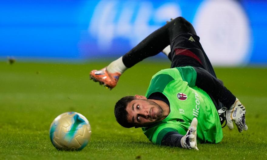 Με «κέρβερο» Ραβάλια στα πέναλτι, η Μπολόνια πέρασε στον τελικό του Supercoppa Italiana!