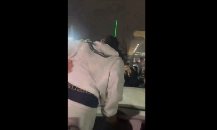 Επική στιγμή: O Λεσόρ ανέβηκε στο αυτοκίνητο και τραγούδησε «βουντού-βουντού» με τον κόσμο του Παναθηναϊκού!